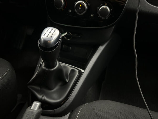 Renault Clio occasion Zwart bij ALJ Auto in Zeeland 27