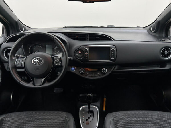 Toyota Yaris occasion Grijs bij ALJ Auto in Zeeland 10