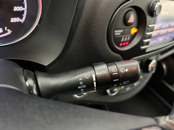 Toyota Yaris occasion Grijs bij ALJ Auto in Zeeland 16