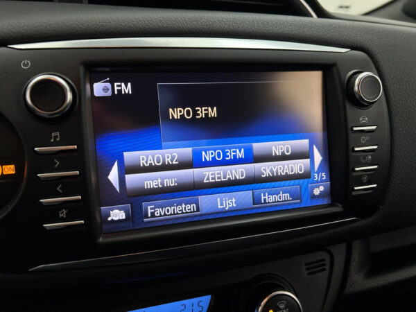 Toyota Yaris occasion Grijs bij ALJ Auto in Zeeland 20