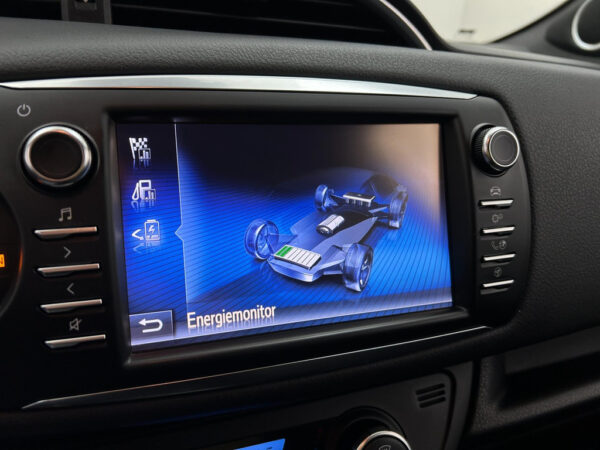 Toyota Yaris occasion Grijs bij ALJ Auto in Zeeland 21