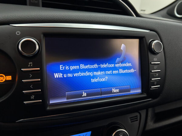 Toyota Yaris occasion Grijs bij ALJ Auto in Zeeland 23