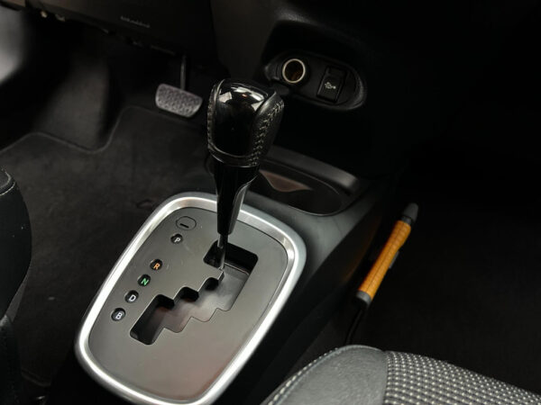 Toyota Yaris occasion Grijs bij ALJ Auto in Zeeland 28