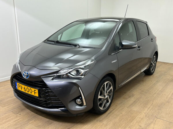 Toyota Yaris occasion Grijs bij ALJ Auto in Zeeland 3