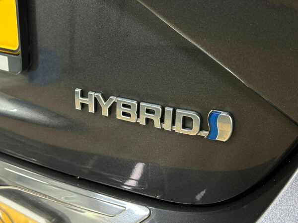 Toyota Yaris occasion Grijs bij ALJ Auto in Zeeland 5