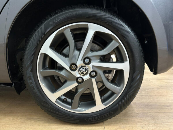 Toyota Yaris occasion Grijs bij ALJ Auto in Zeeland 7