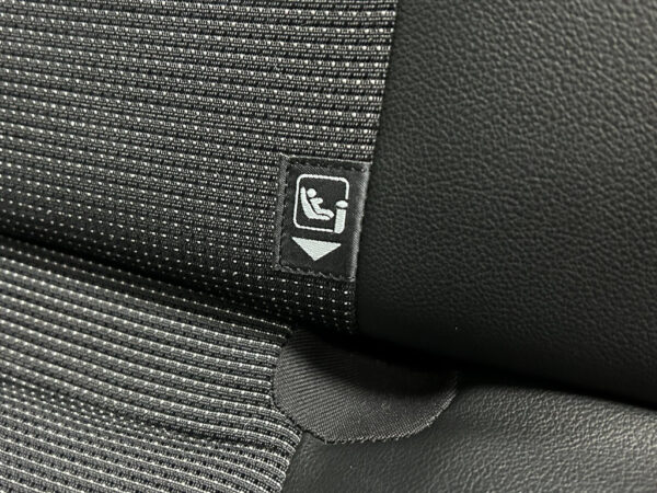 Toyota Yaris occasion Grijs bij ALJ Auto in Zeeland 9