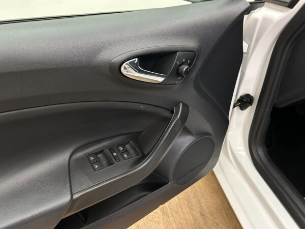 SEAT Ibiza occasion Wit bij ALJ Auto in Zeeland 11