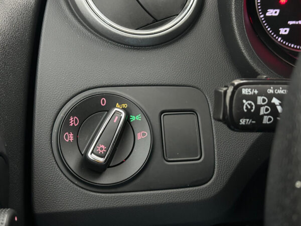 SEAT Ibiza occasion Wit bij ALJ Auto in Zeeland 14