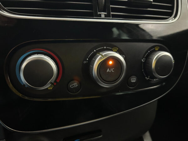 Renault Clio occasion Grijs bij ALJ Auto in Zeeland 18