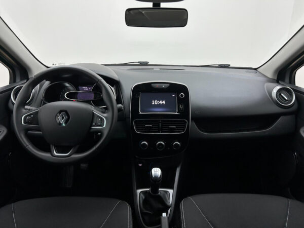 Renault Clio occasion Grijs bij ALJ Auto in Zeeland 9