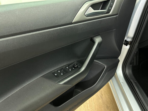 Volkswagen Polo occasion Grijs bij ALJ Auto in Zeeland 10