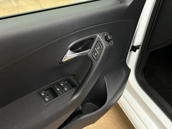 Volkswagen Polo occasion Wit bij ALJ Auto in Zeeland 12