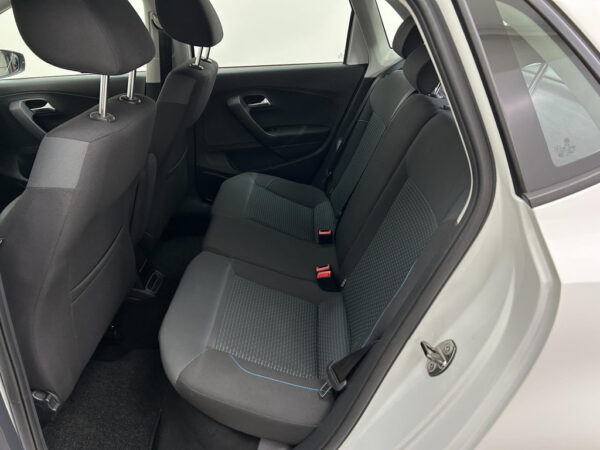 Volkswagen Polo occasion Wit bij ALJ Auto in Zeeland 9