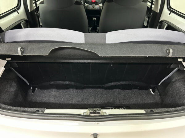 Peugeot 107 occasion Wit bij ALJ Auto in Zeeland 5