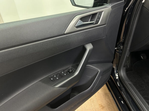 Volkswagen  Polo occasion Zwart bij ALJ Auto in Zeeland 10