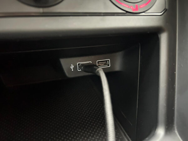 Volkswagen  Polo occasion Zwart bij ALJ Auto in Zeeland 31