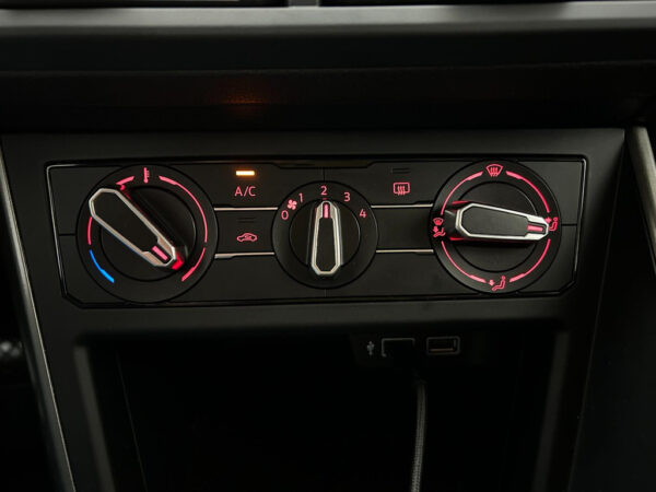 Volkswagen  Polo occasion Zwart bij ALJ Auto in Zeeland 32