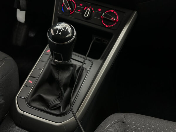 Volkswagen  Polo occasion Zwart bij ALJ Auto in Zeeland 33