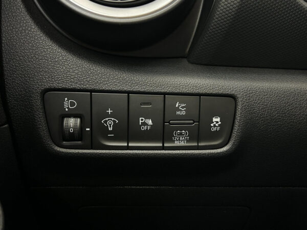 Hyundai KONA occasion Rood bij ALJ Auto in Zeeland 33