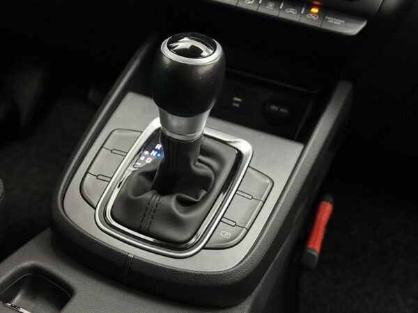 Hyundai KONA occasion Rood bij ALJ Auto in Zeeland 35