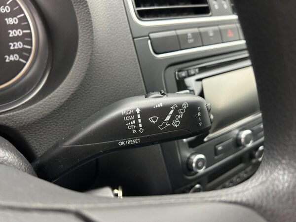 Volkswagen Polo occasion Grijs bij ALJ Auto in Zeeland 15