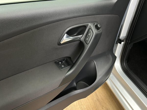 Volkswagen Polo occasion Grijs bij ALJ Auto in Zeeland 9