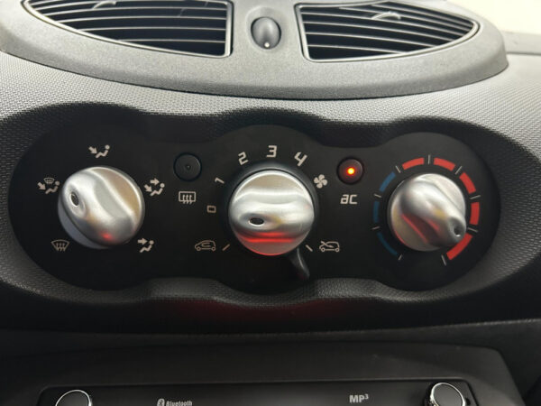 Renault Twingo occasion Wit bij ALJ Auto in Zeeland 21