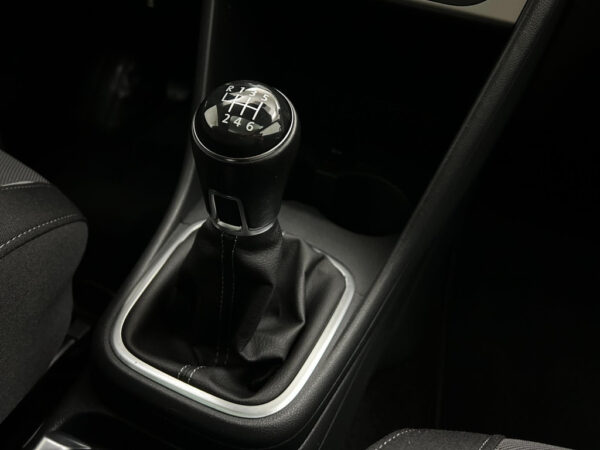 Volkswagen Polo occasion Grijs bij ALJ Auto in Zeeland 24