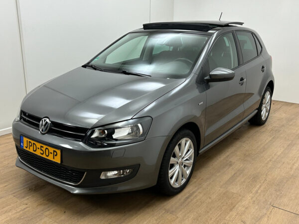 Volkswagen Polo occasion Grijs bij ALJ Auto in Zeeland 3