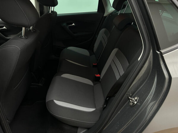 Volkswagen Polo occasion Grijs bij ALJ Auto in Zeeland 8