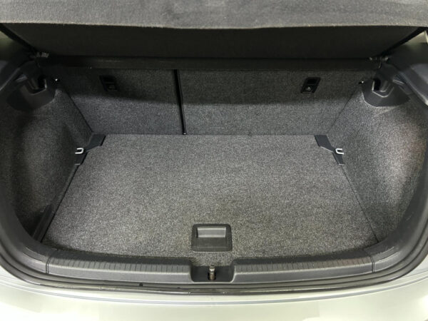 Volkswagen Polo occasion Grijs bij ALJ Auto in Zeeland 5