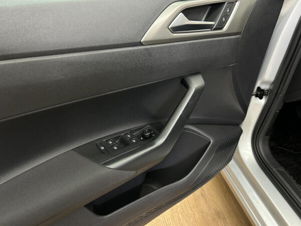 Volkswagen Polo occasion Grijs bij ALJ Auto in Zeeland 9