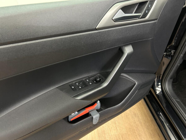 Volkswagen Polo occasion Zwart bij ALJ Auto in Zeeland 10