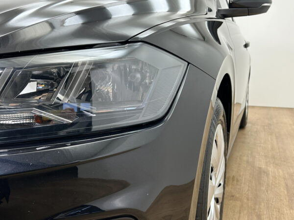 Volkswagen Polo occasion Zwart bij ALJ Auto in Zeeland 2