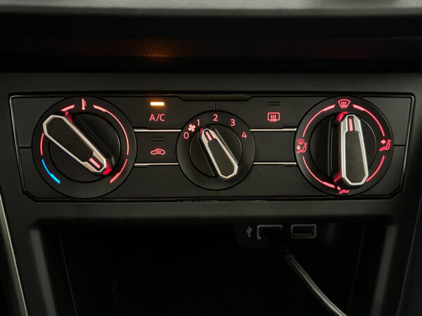 Volkswagen Polo occasion Zwart bij ALJ Auto in Zeeland 29