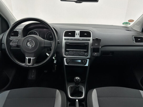 Volkswagen Polo occasion Zwart bij ALJ Auto in Zeeland 2