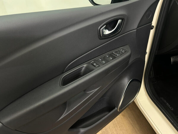 Renault Captur occasion Wit bij ALJ Auto in Zeeland 10