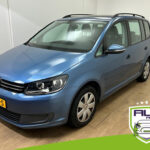Volkswagen Touran occasion Blauw bij ALJ Auto in Zeeland 1