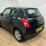 Suzuki Swift occasion Zwart bij ALJ Auto in Zeeland 4