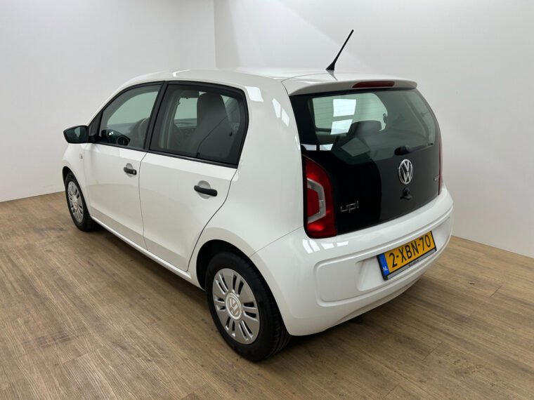 51666334-2.jpg
