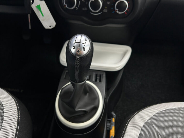 Renault Twingo occasion Wit bij ALJ Auto in Zeeland 24